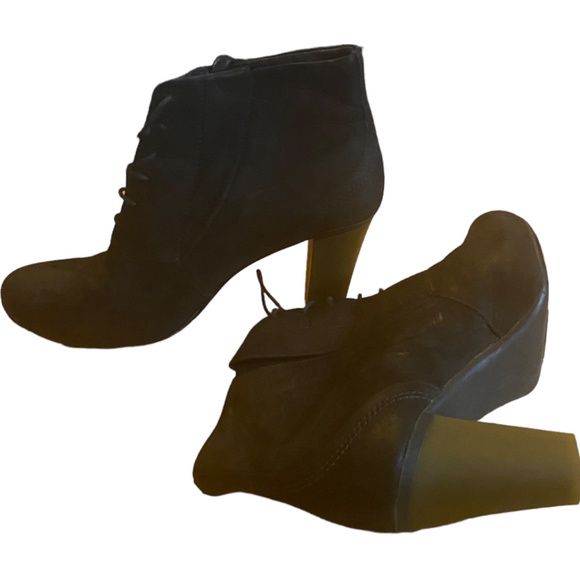 Camper leather high heeled lace up booties. Sz 37 - Picture 2 of 16